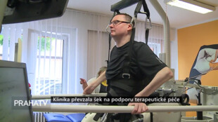 Klinika převzala šek na podporu terapeutické péče