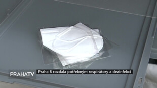 Praha 8 rozdala potřebným respirátory a dezinfekci