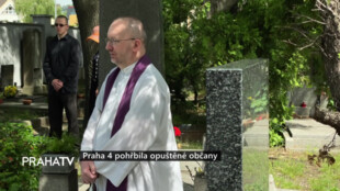 Praha 4 pohřbila opuštěné občany