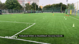 Fotbalové hřiště ve Stodůlkách má nový trávník
