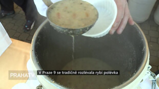 V Praze 9 se tradičně rozlévala rybí polévka