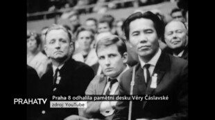 Praha 8 odhalila pamětní desku Věry Čáslavské