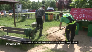 Pískoviště v hřišti Jiskrova v Praze 4 mají nový písek