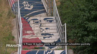 V Praze 14 budou piloty RAF připomínat schodištní portréty