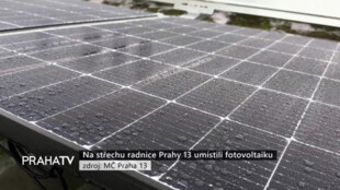 Na střechu radnice Prahy 13 umístili fotovoltaiku