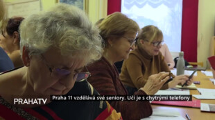 Praha 11 vzdělává své seniory. Učí je s chytrými telefony
