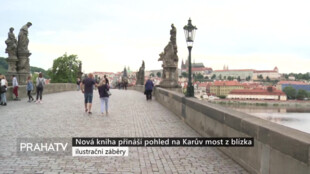 Nová kniha přináší pohled na Karův most z blízka